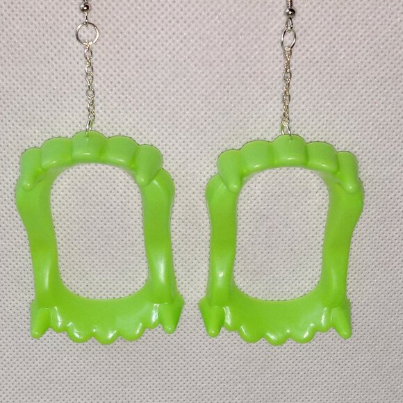 🎯 10 for $12 / Green Vampire Teeth Earrings, Dangle Earrings - Picture 3 of 10
